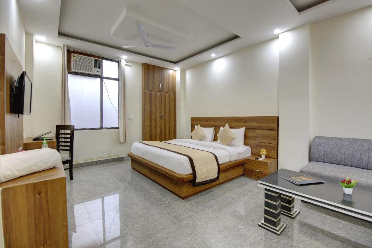 Hotel Premier Noida 135 Extérieur photo